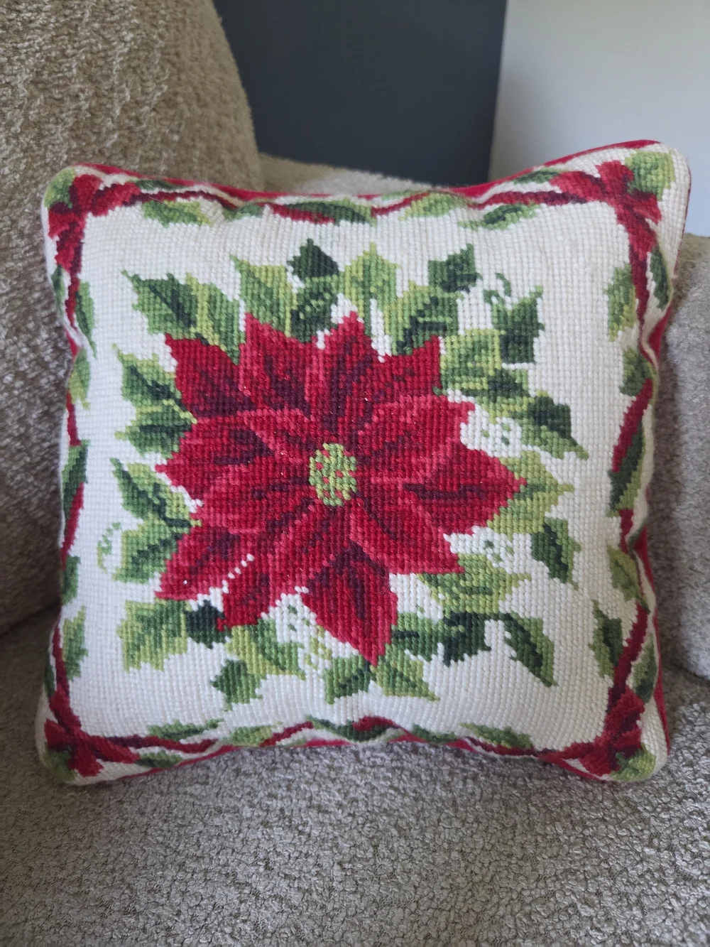Vintage Christmas/holiday Poinsettia Needlepoint Throw Pillow Red & Green 11x11